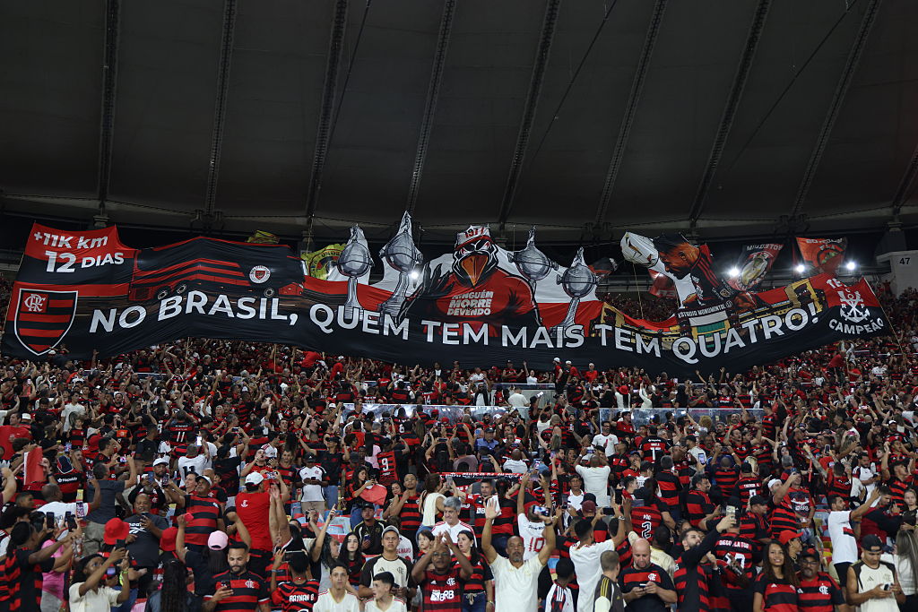 📹 Flamengo fans taunt Palmeiras with four-time Liberta mosaic
