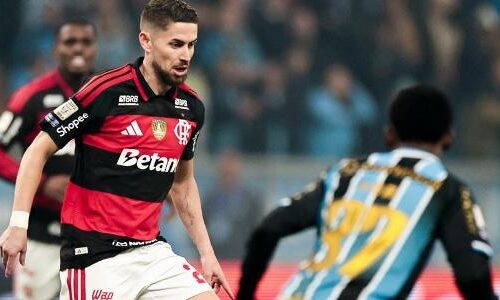 Jorginho durante o jogo entre Grêmio e Flamengo pelo Brasileirão