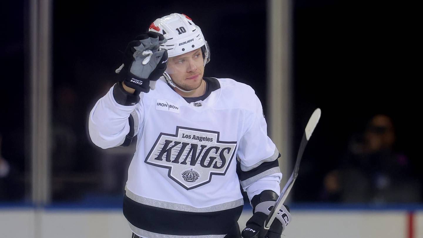 Former Rangers coach could reunite with Artemi Panarin in LA