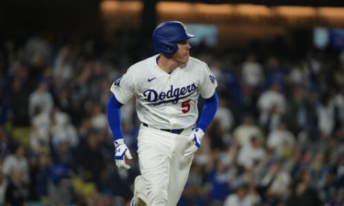 Freddie Freeman hits 100th Dodgers home run
