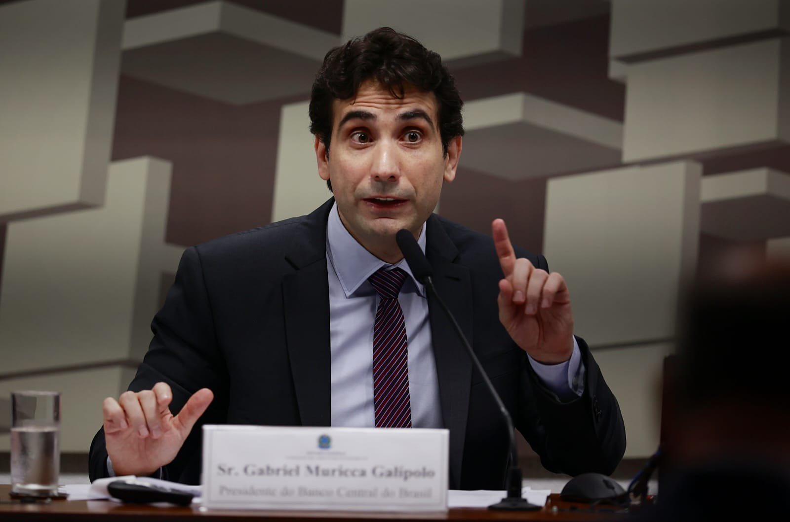 Galípolo pede ‘pelo amor de Deus’ para que Congresso aprove projeto que dá autonomia financeira para BC