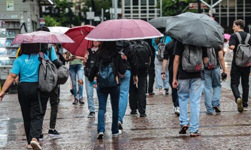 Inmet alerta para chuvas intensas e vendavais em todas as regiões do país