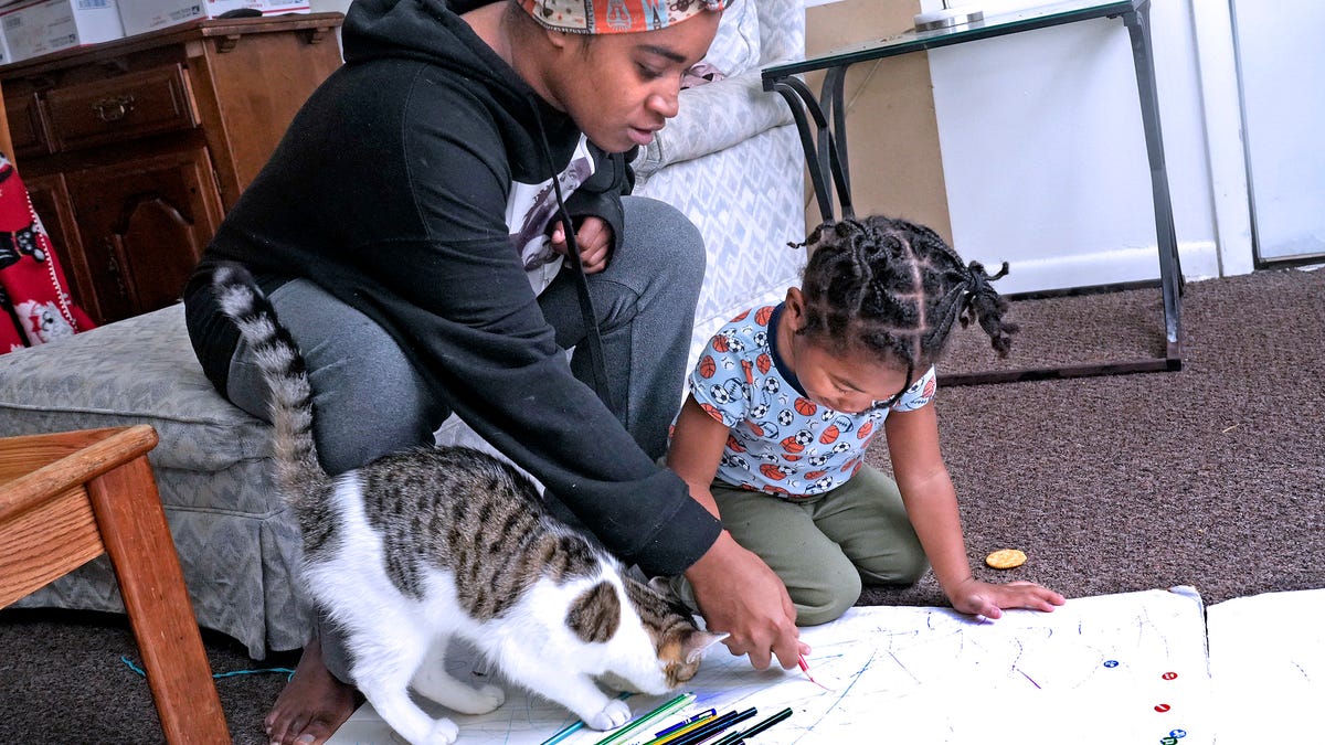 Is it legal to leave kids home alone in Wisconsin? What the law says