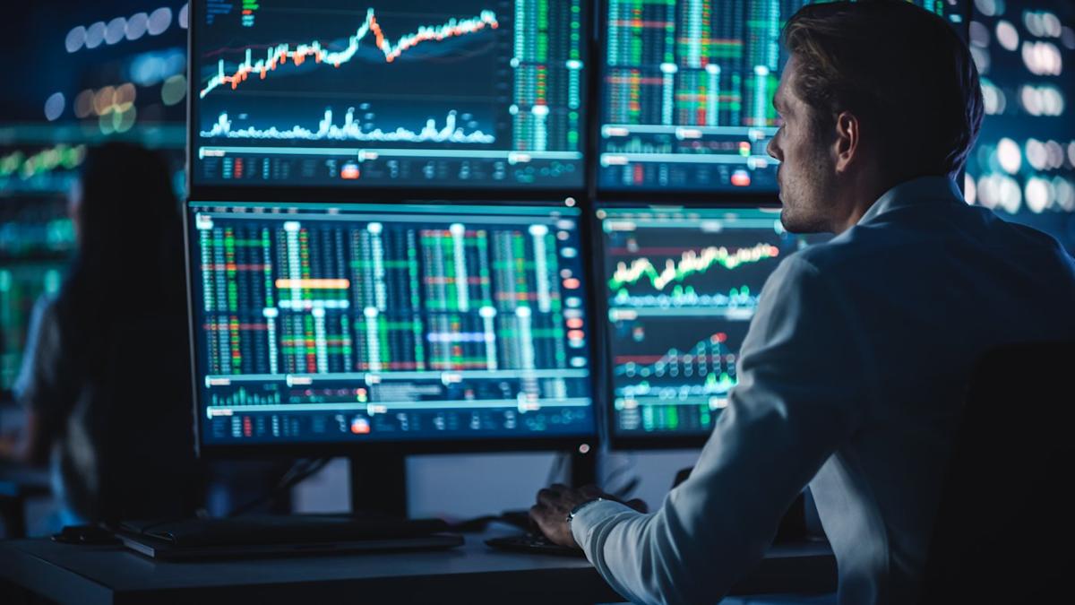 Is the Vanguard Information Technology ETF the Right Fit for Your Portfolio Before Summer?
