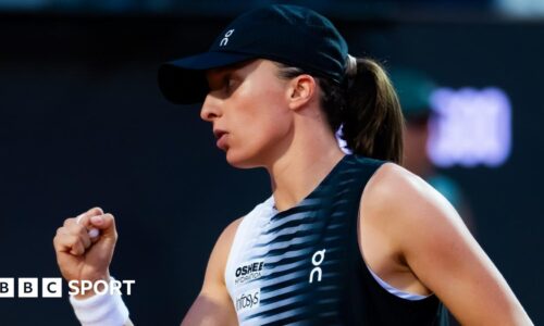 Iga Swiatek celebrates a point with a clenched fist during the Italian Open