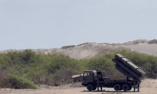 Japão dispara mísseis e afunda navio durante exercícios militares, irritando a China