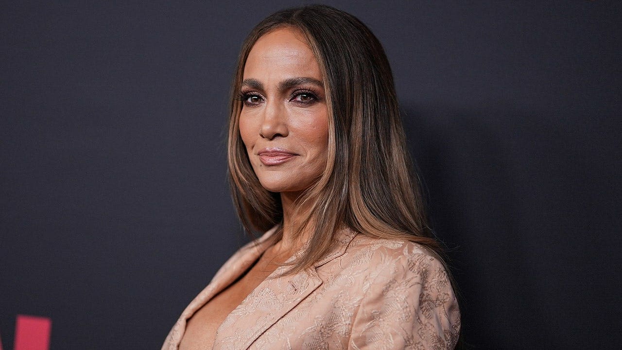 Jennifer Lopez shows off toned abs in white string bikini on Memorial Day