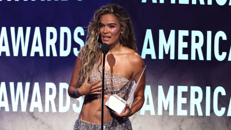 Karol G triunfa en los AMAs 2026 con los premios a la Excelencia Artística y mejor álbum latino