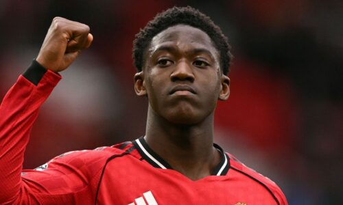 Kobbie Mainoo signs new Man United contract
