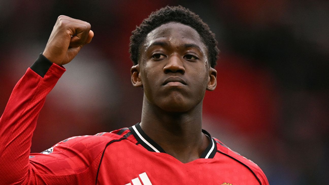 Kobbie Mainoo signs new Man United contract