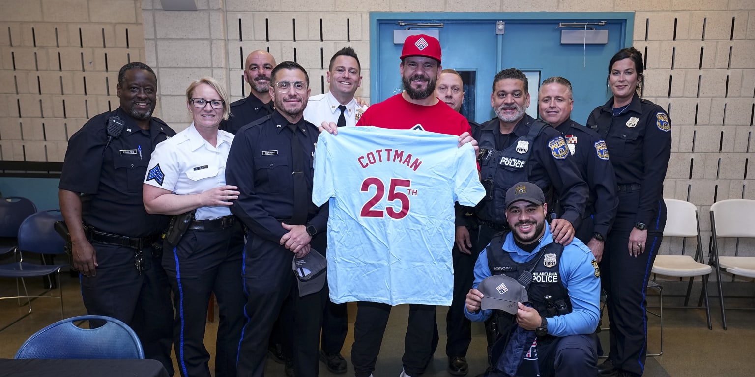 Kyle Schwarber Visits Neighborhood Heroes with Families Behind the Badge Children’s Foundation