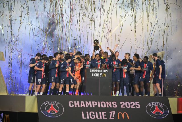 Le titre du PSG et le maintien du Paris FC, deux cérémonies pour le prix d'une lors du derby parisien dimanche au Stade Jean-Bouin