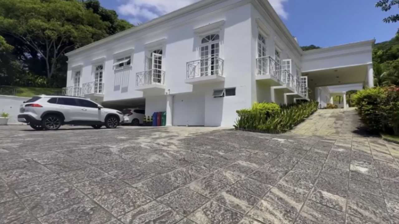 Mansão de Renato Aragão alvo de bloqueio da Prefeitura tem heliponto e IPTU de R$ 40 mil