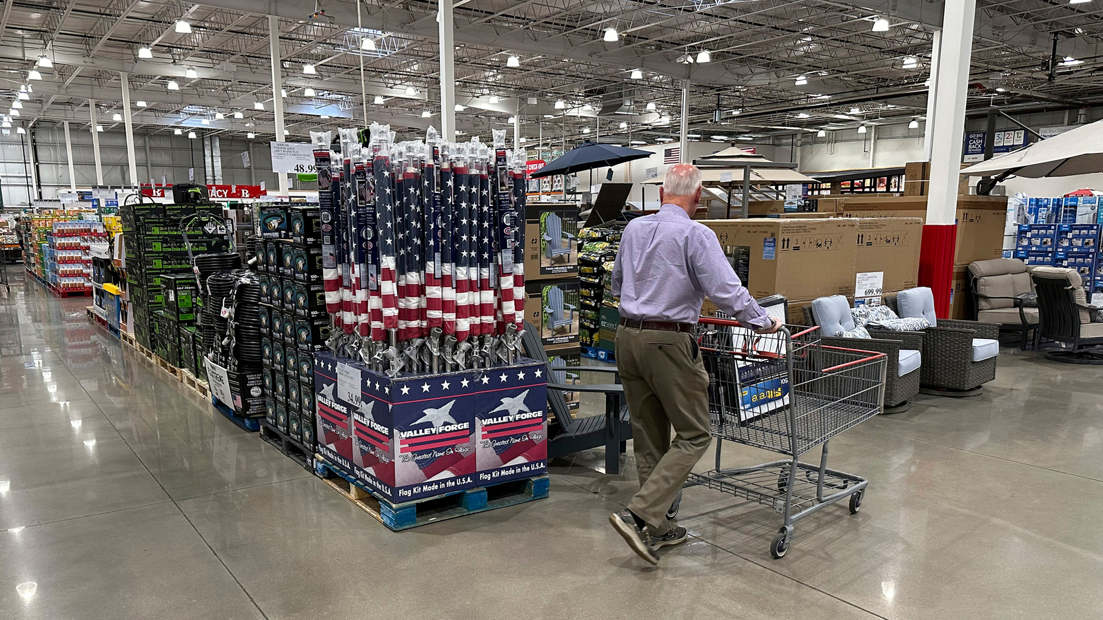 Memorial Day 2026: What’s open and closed including banks, post offices and retail stores