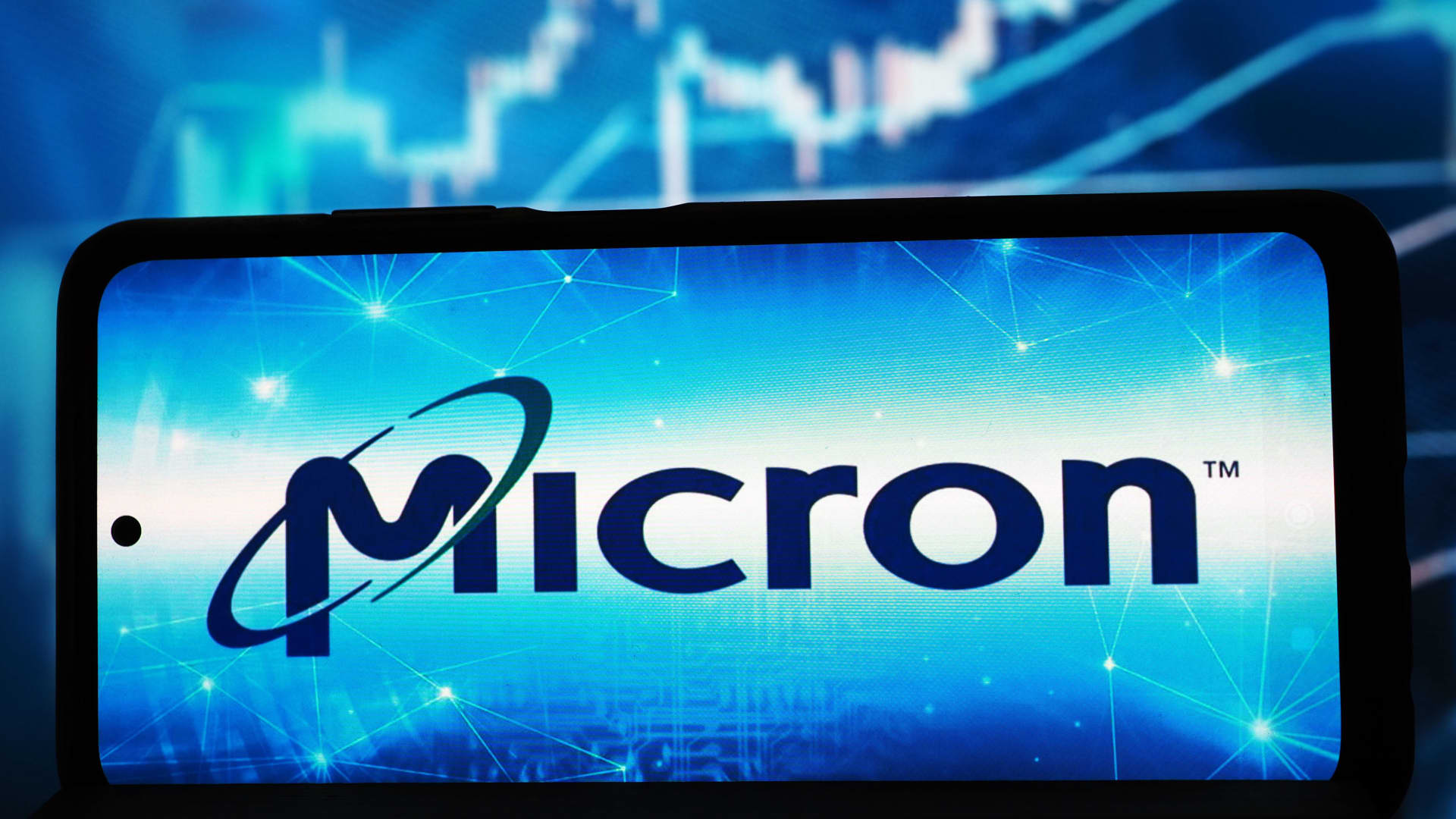 Micron shares are rising again despite weak overall market. Why memory chip rally seems unstoppable