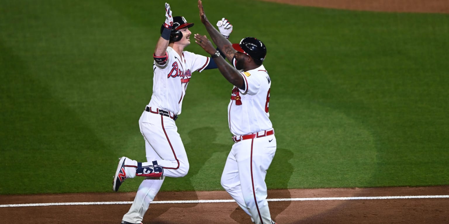 Mike Yastrzemski hits first homer with Braves