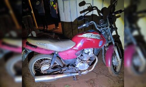 Motocicleta com registro de furto é encontrada em imóvel no Araucária Park