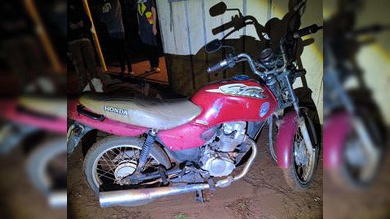 Motocicleta com registro de furto é encontrada em imóvel no Araucária Park