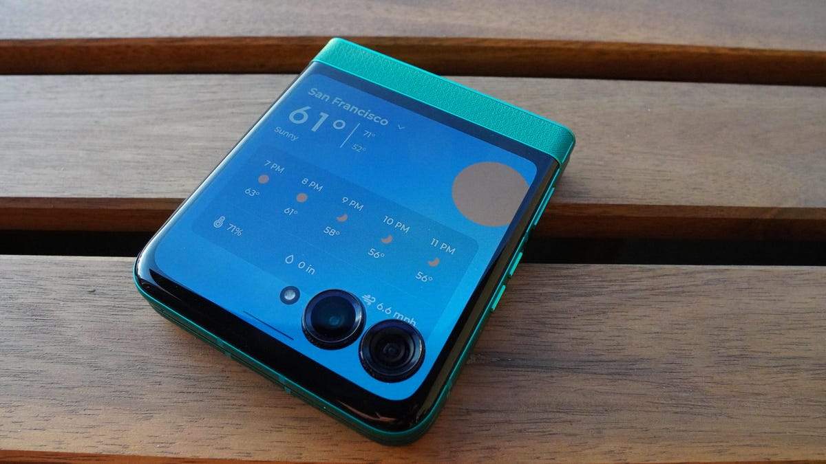 Motorola Razr 2026 Review: The Cheapest US Flip Phone Is Still Solid, Just Pricier