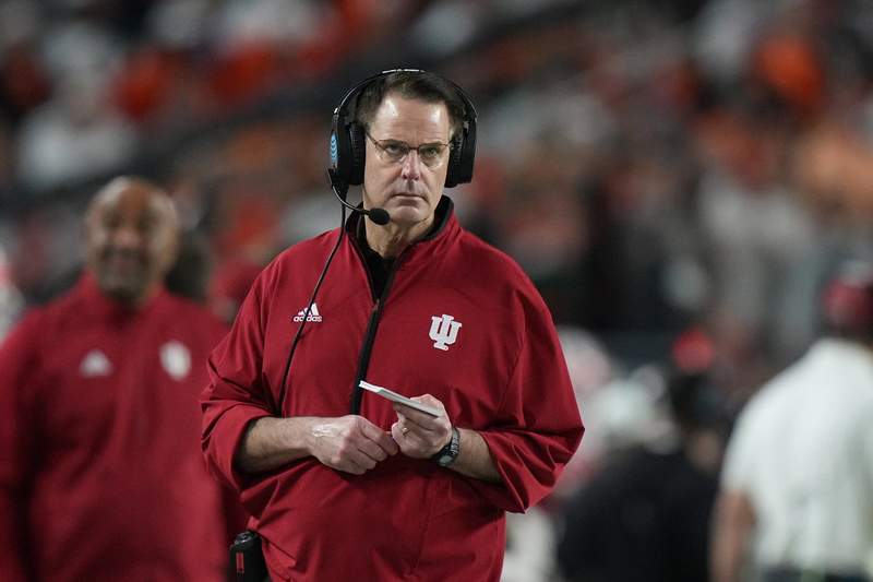 Nation’s No. 1 WR Shuts Down Commitment Prediction to Curt Cignetti’s Indiana with Strong Message