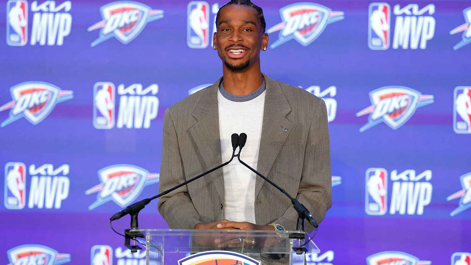 Nickeil Alexander-Walker shows love to Shai Gilgeous-Alexander at WCF