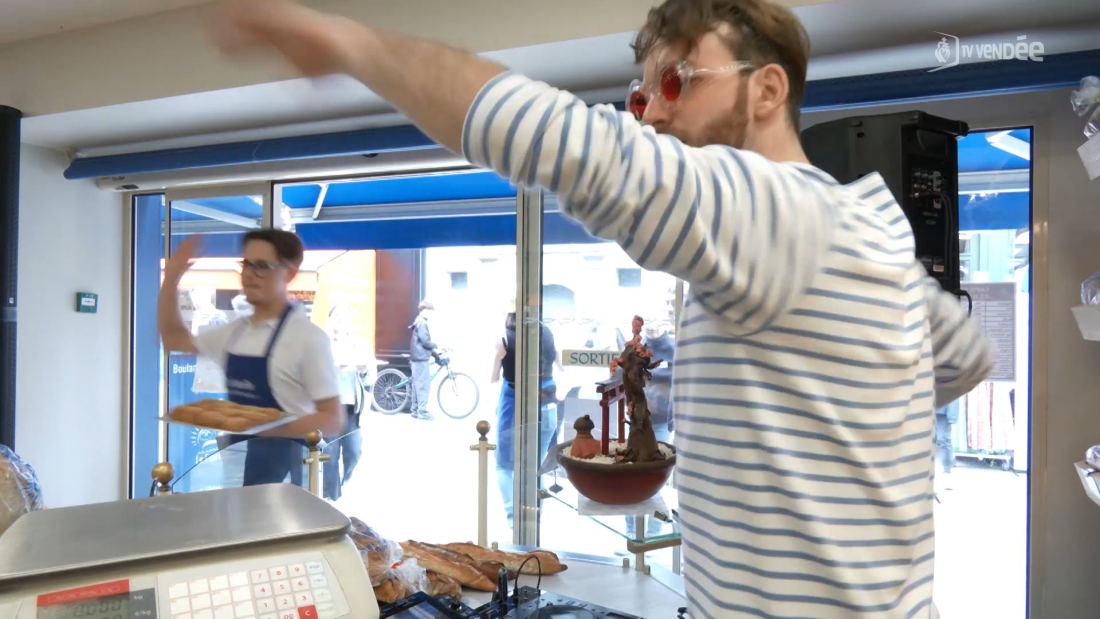 Noirmoutier : DJ Baguette fait danser les clients de la boulangerie