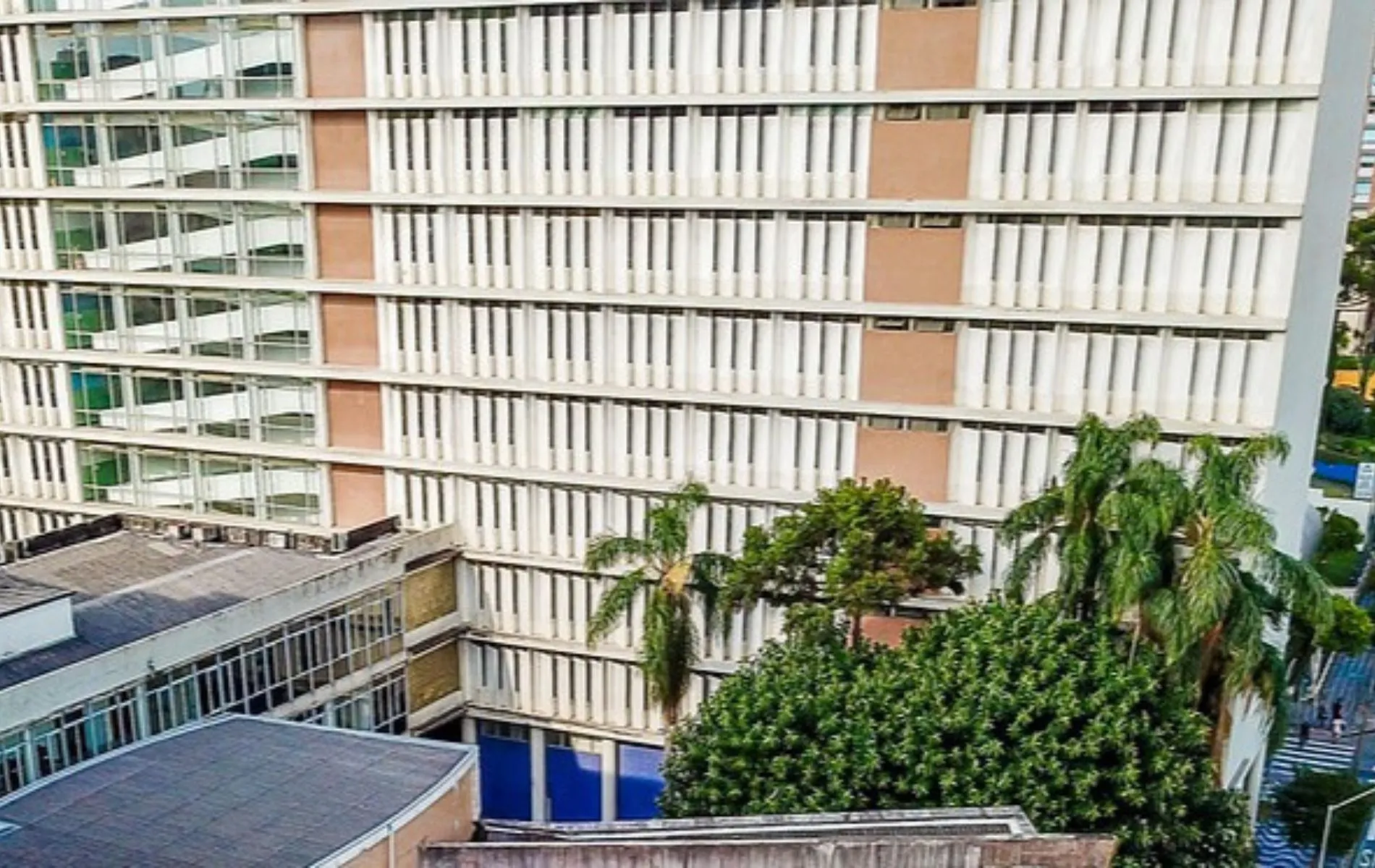 Ocupação de estudantes ao prédio do DCE da UFPR completa uma semana