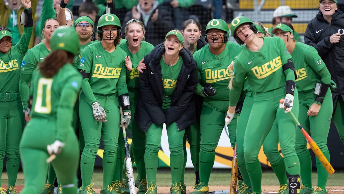 Oregon softball vs. St. Mary's live updates, score from NCAA regional