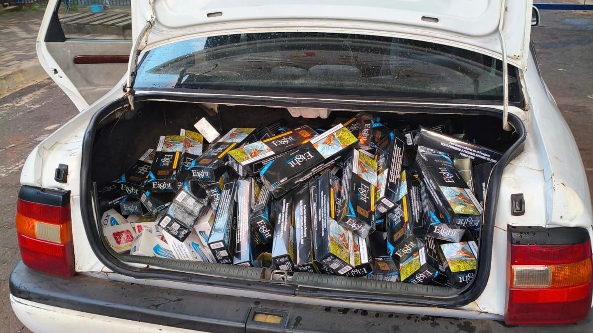 PF, PM e Receita Federal apreendem quatro veículos e mercadorias na fronteira em Foz do Iguaçu