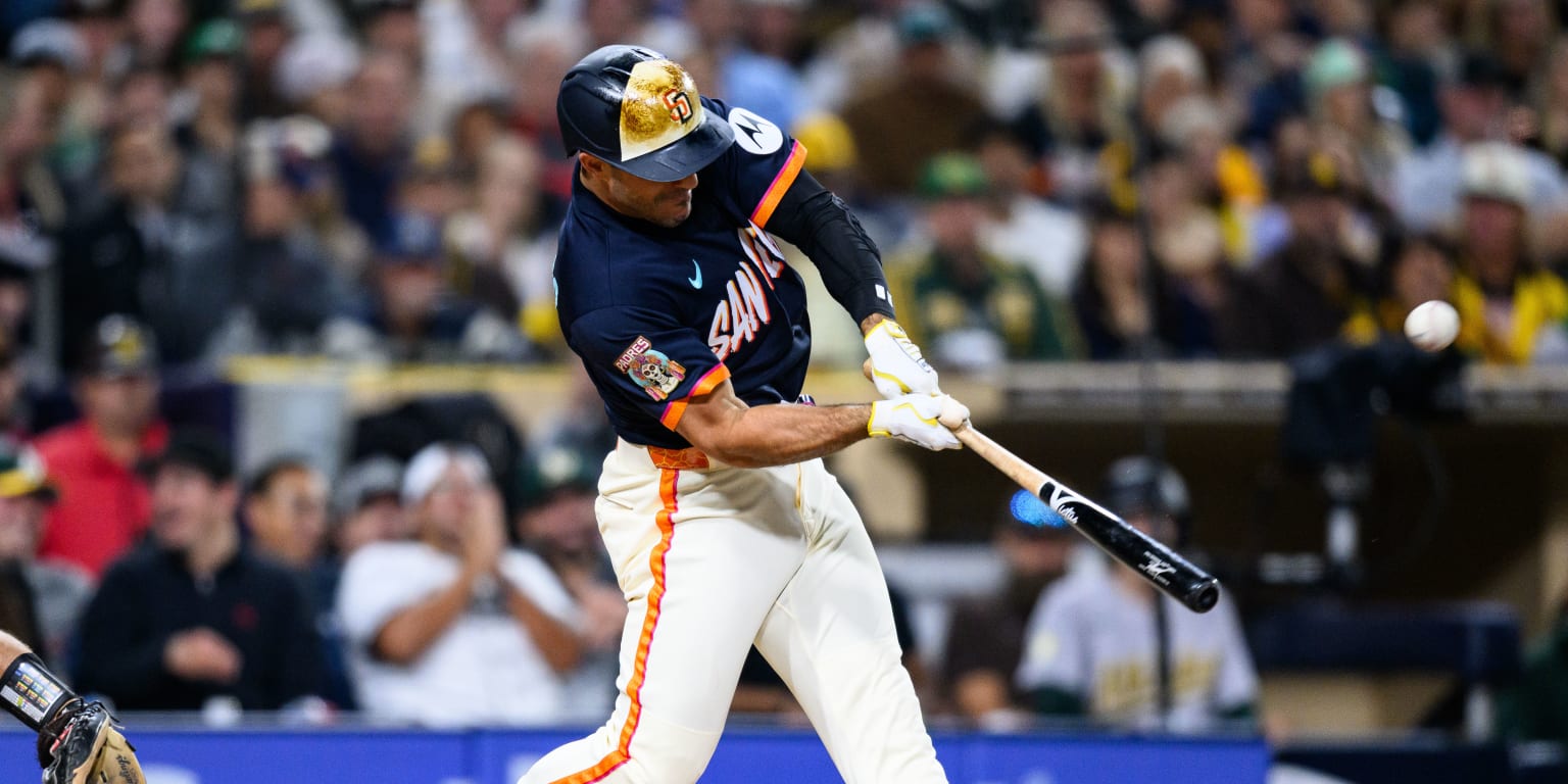 Padres hit three home runs in win vs. Athletics
