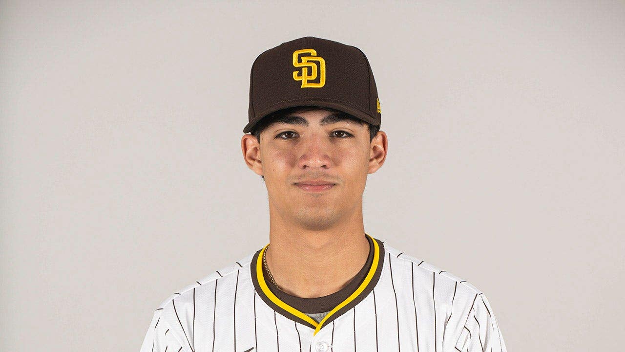 Padres prospect Humberto Cruz self-deports after human smuggling plea: report
