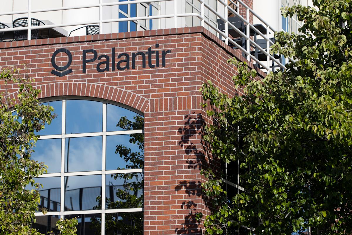 Palantir stock tumbles as Q1 revenue, profit beats fail to impress