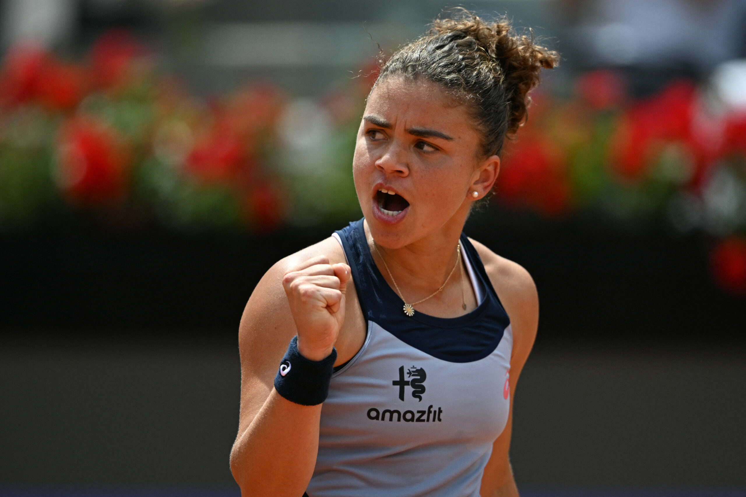 Paolini overcomes 57 unforced errors to beat Jeanjean in Rome