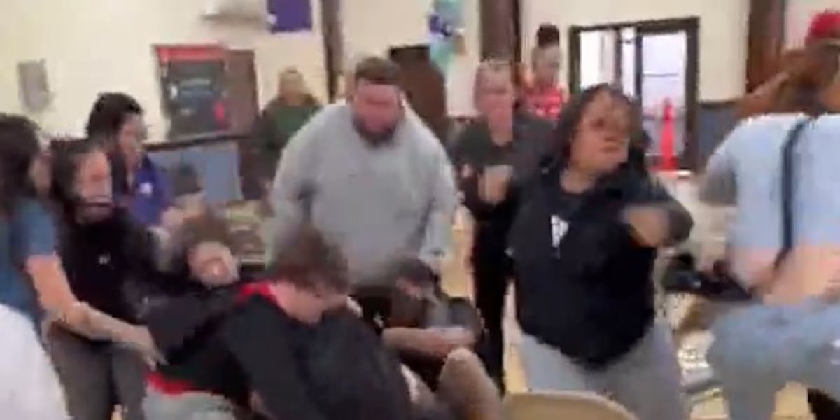 Parents brawl over seating at Toledo kindergarten graduation ceremony