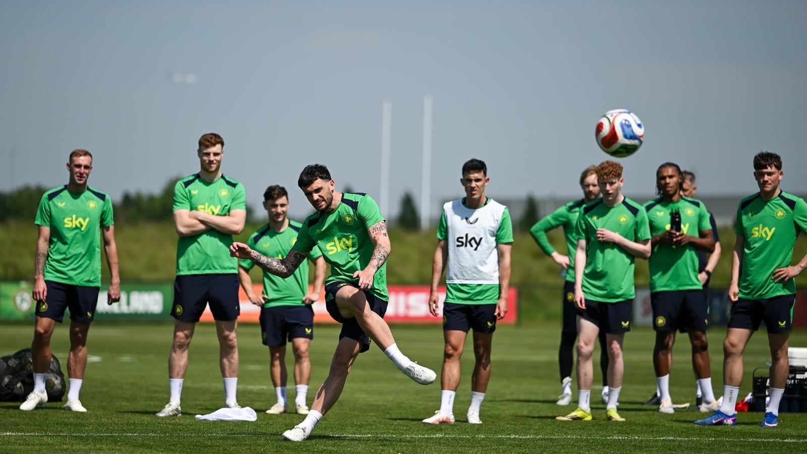 Parrott fit as Ireland lean on experience against Qatar