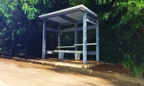 Prefeitura amplia estrutura de pontos de ônibus e prevê adequações em calçadas