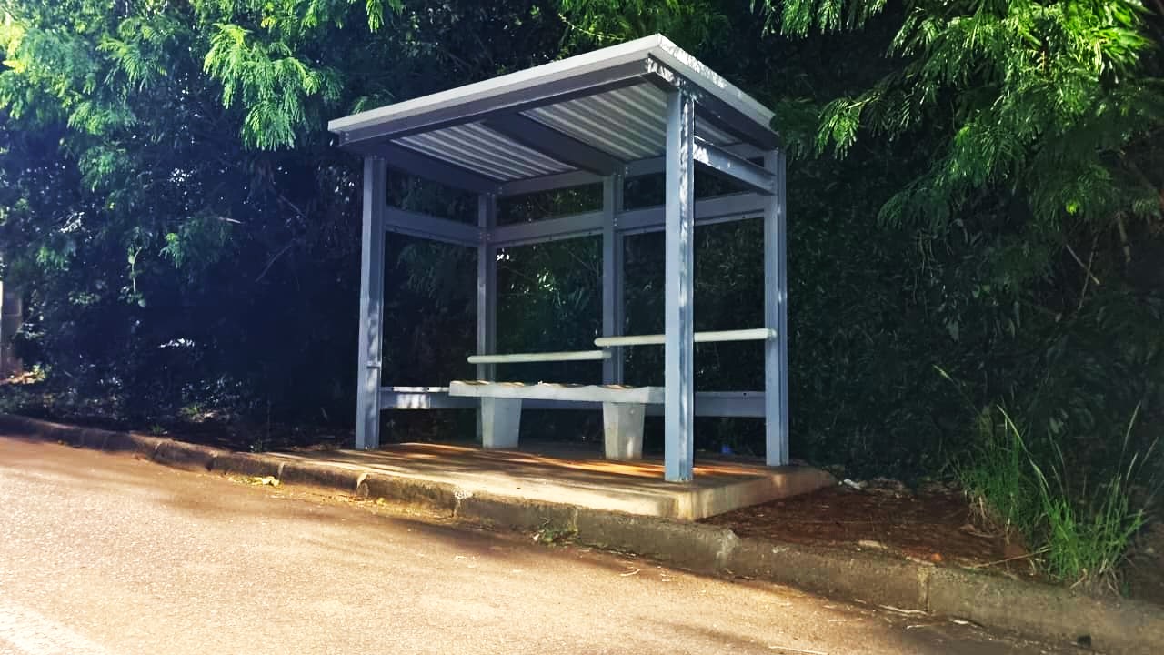 Prefeitura amplia estrutura de pontos de ônibus e prevê adequações em calçadas