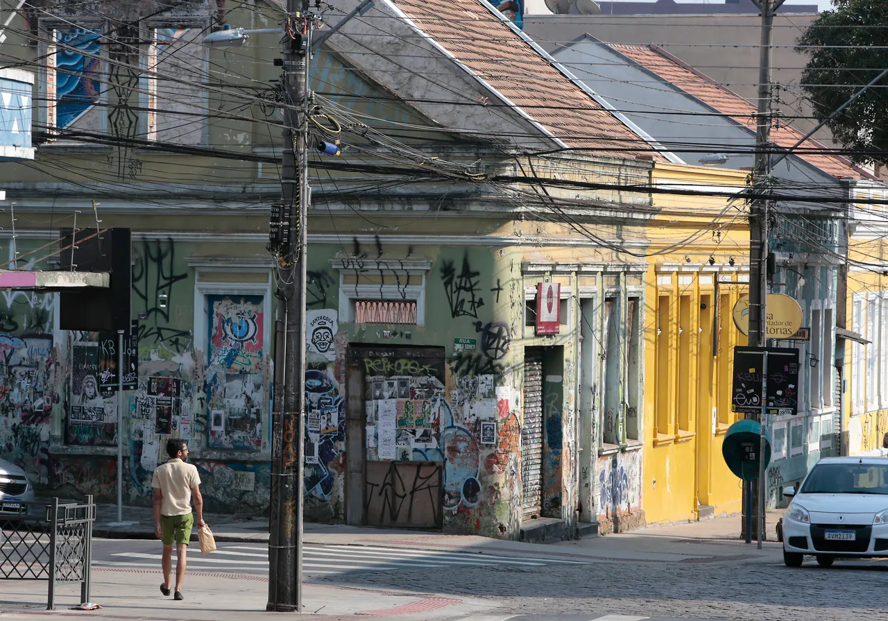 Projeto de lei quer aumentar valor da multa por pichação em Curitiba