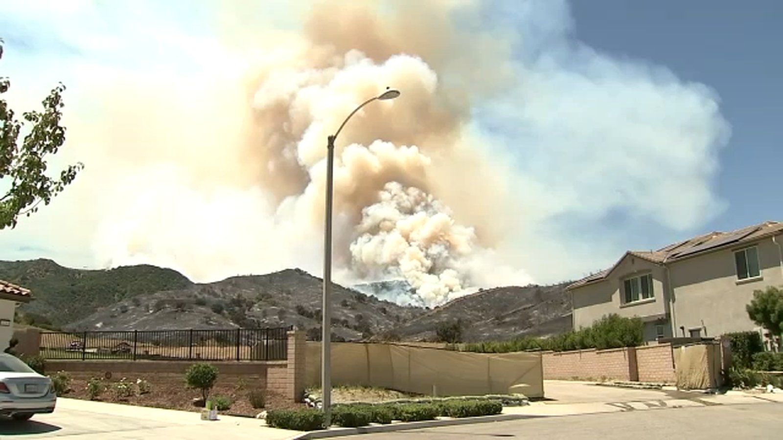 Simi Valley fire: Sandy Fire burns at least 1 home, scorches more than 1,600 acres; see evacuation map, live updates