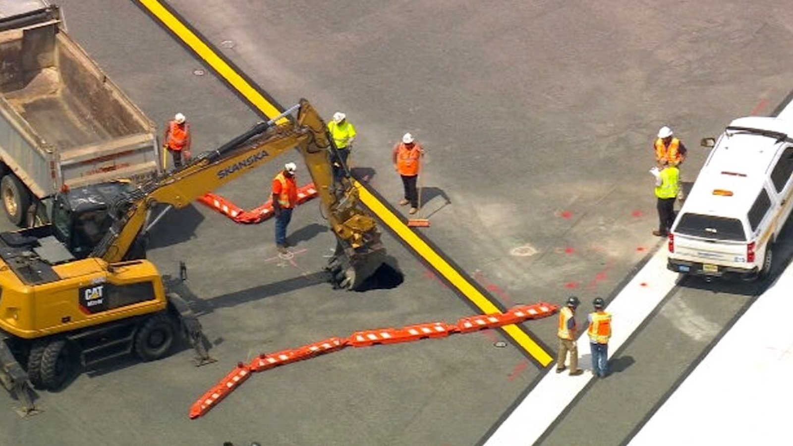 Sinkhole shuts down runway at LaGuardia International Airport