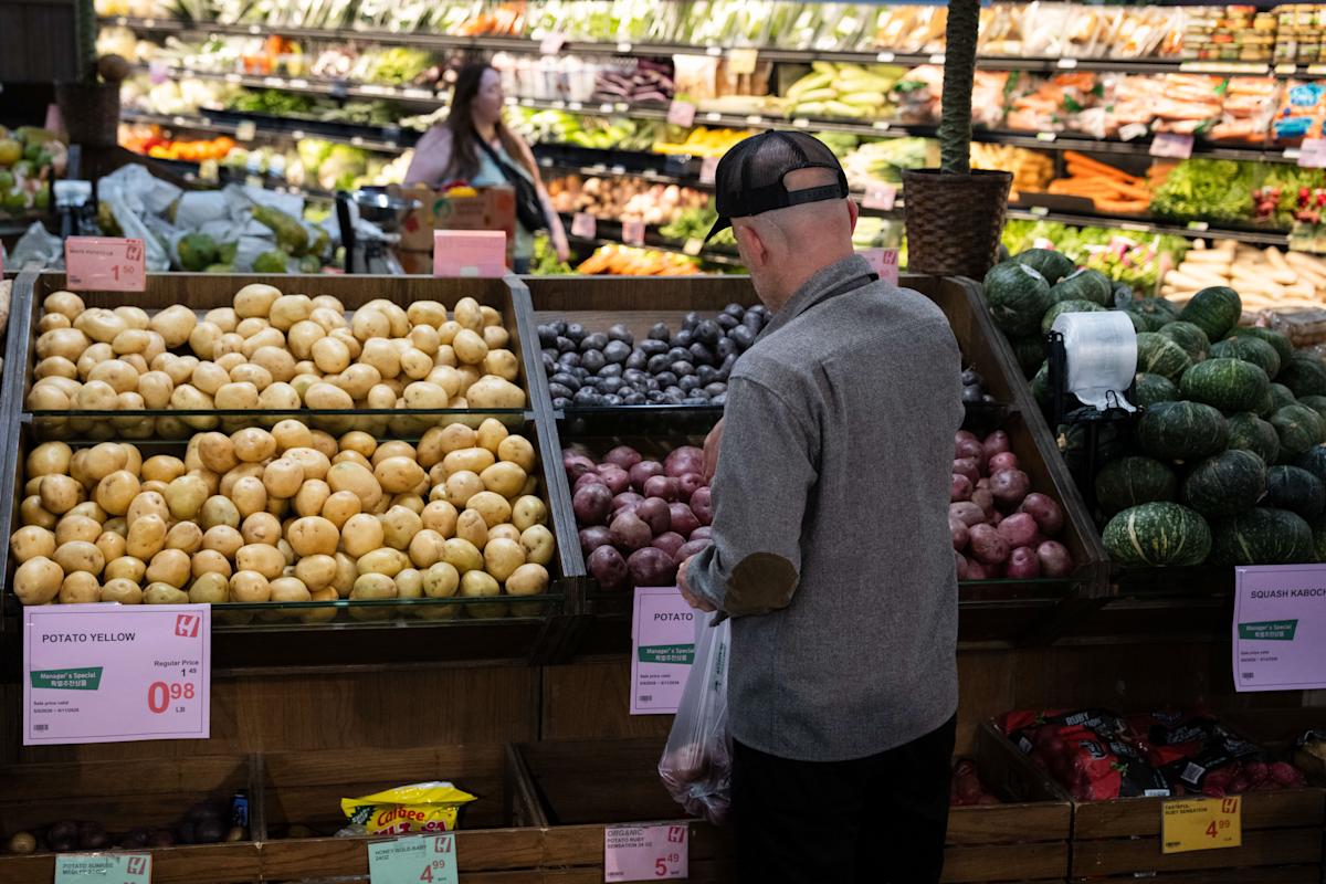 Social Security 2027 COLA estimate rises, thanks to soaring inflation