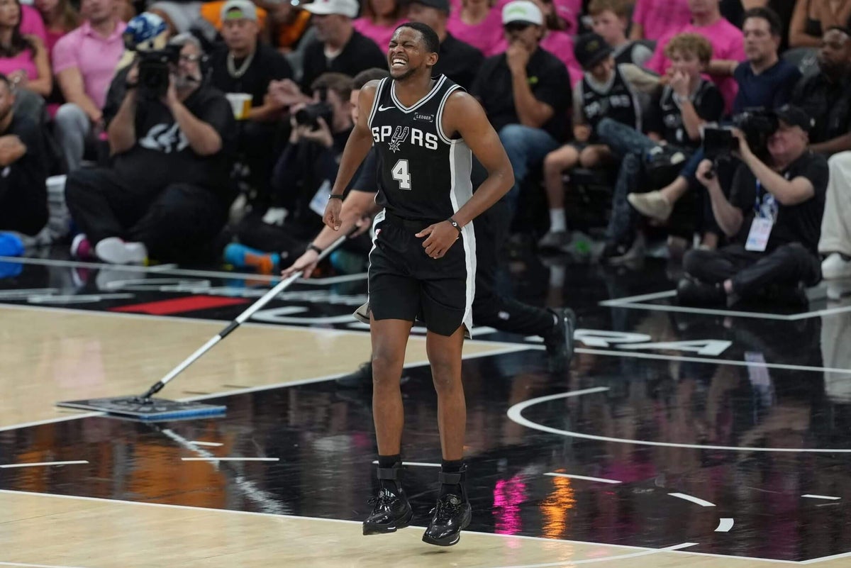 Spurs’ De’Aaron Fox ‘can’t feel sorry for myself’ as he fights through ankle injury