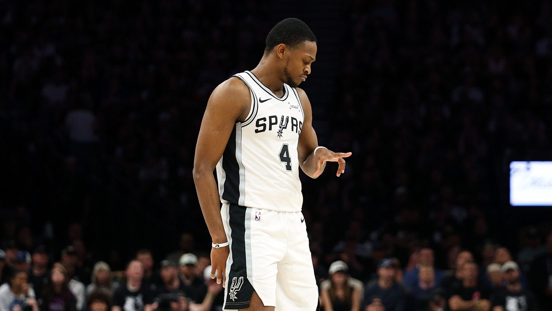 Recap: Victor Wembanyama hits Stephen Curry 3-pointer, lifts Spurs to win in instant classic