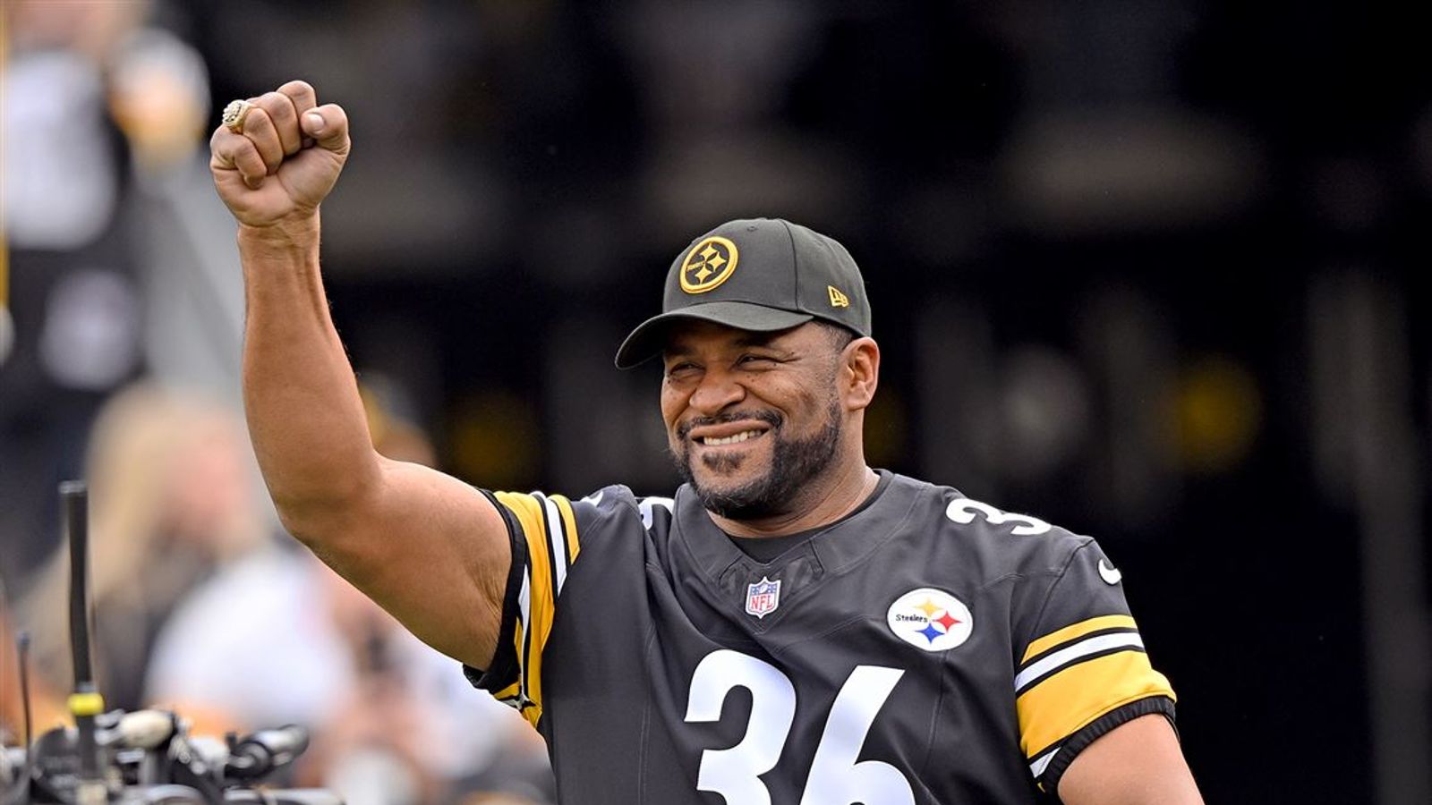 Steelers’ Hall Of Fame RB Jerome Bettis Provides Bold Warning To Aaron Rodgers