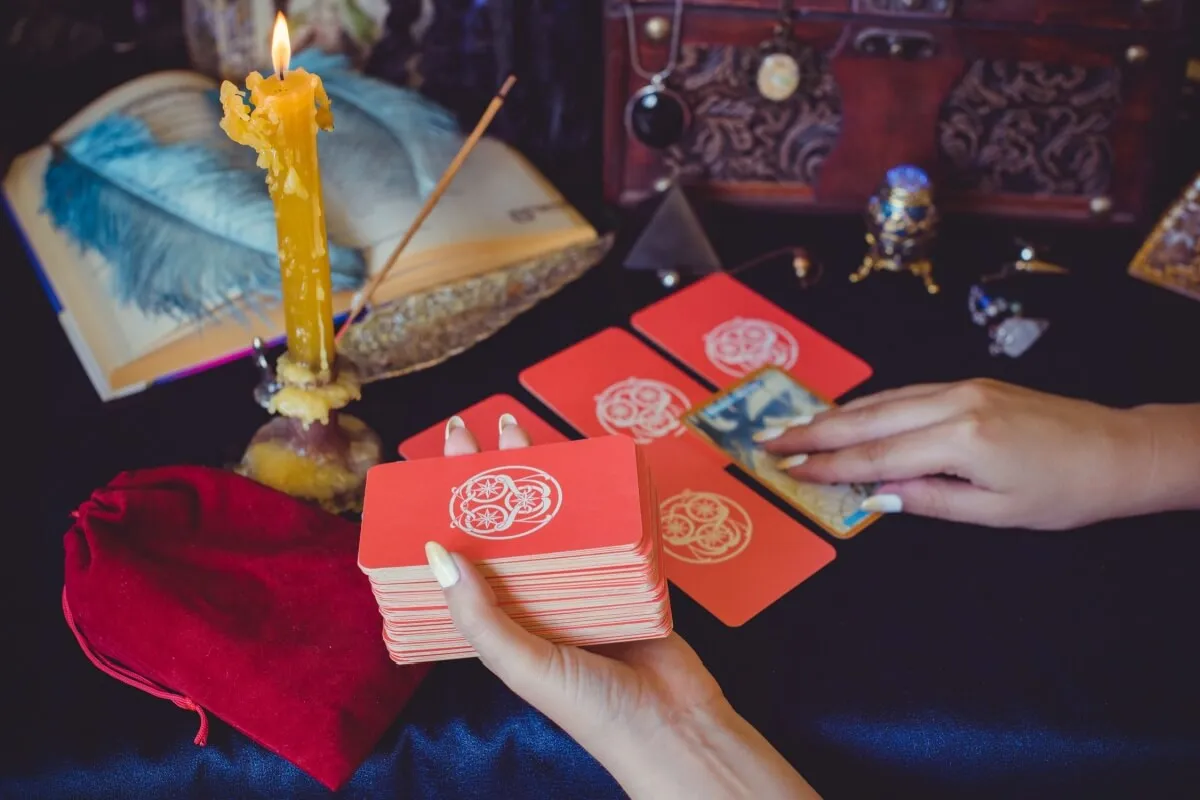 Tarot do dia: previsão para os 12 signos em 01/05/2026
