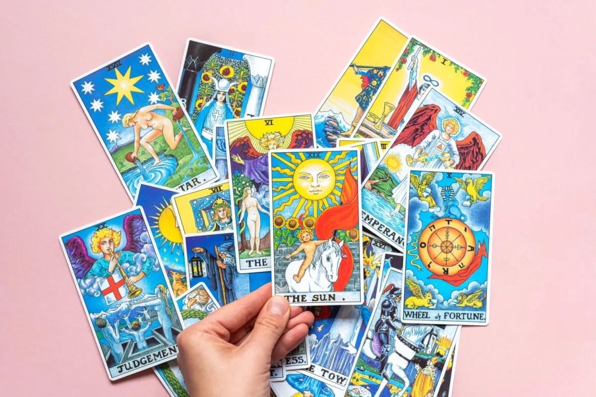 Tarot semanal: previsão para os signos de 04 a 10 de maio de 2026