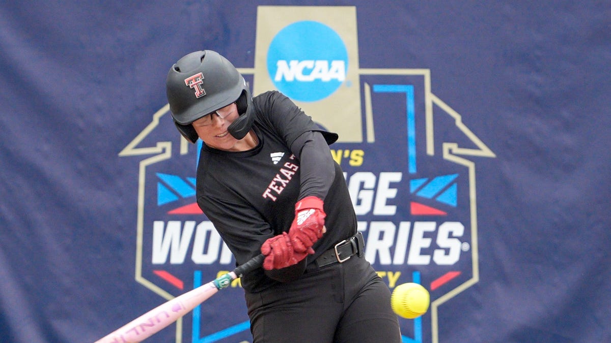 Texas Tech's Mia Williams hit by pitch in WCWS vs Mississippi State