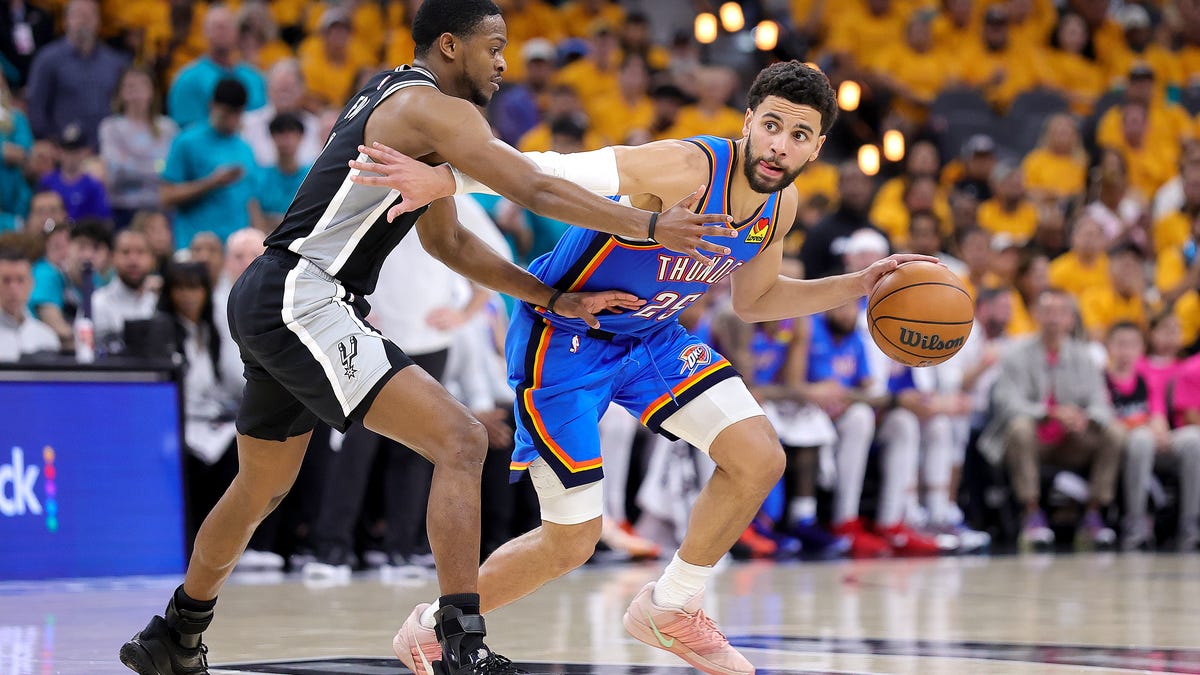 Thunder guard limps off vs Spurs in 3Q