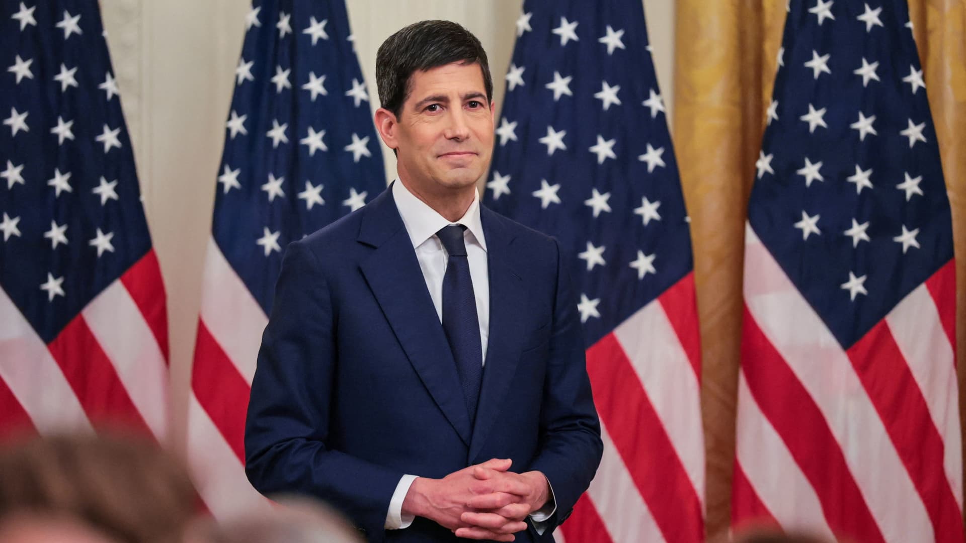Trump swears Kevin Warsh in as Fed chair, seeking interest rate cuts