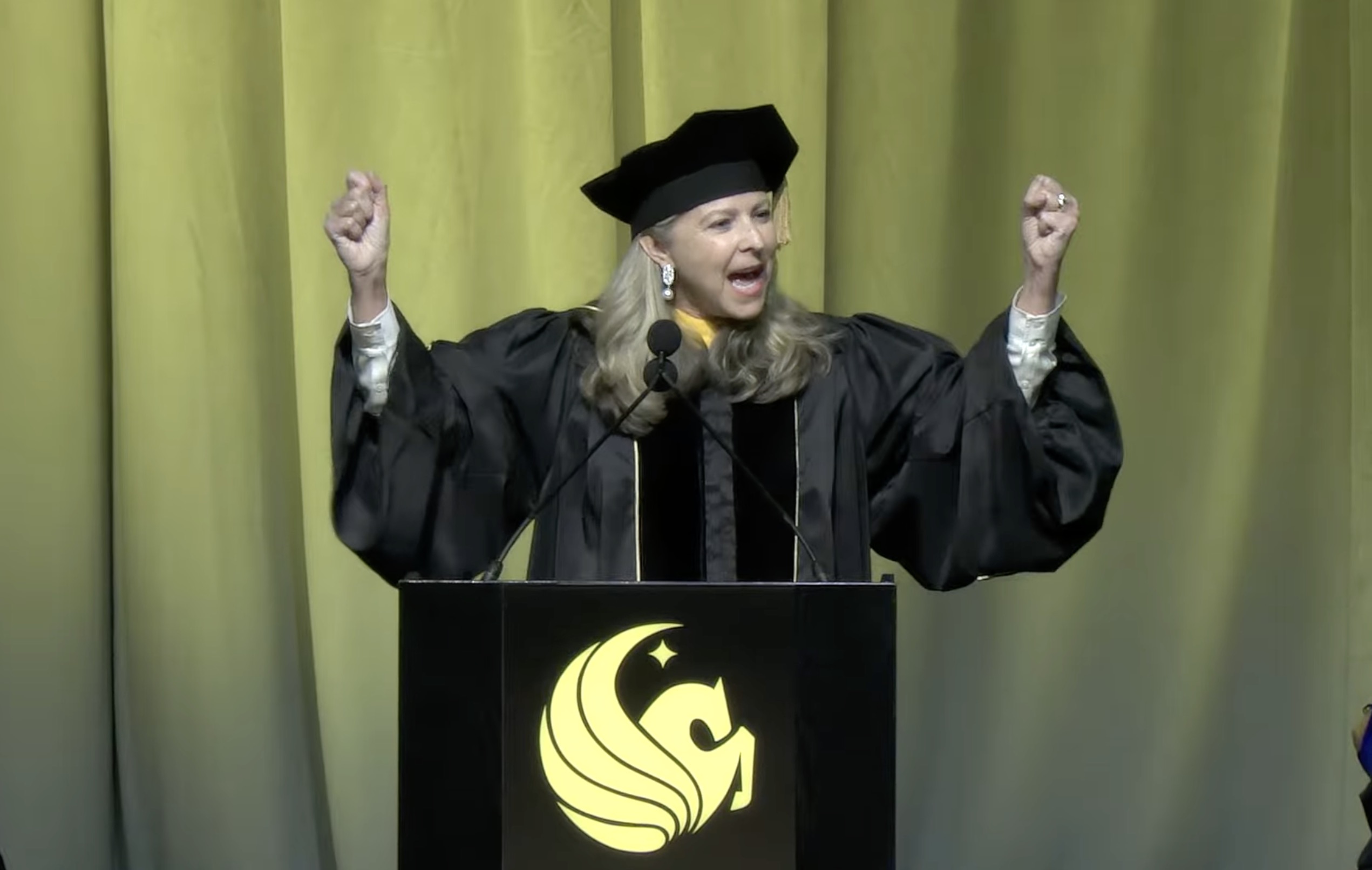 UCF students boo commencement speaker over AI praise